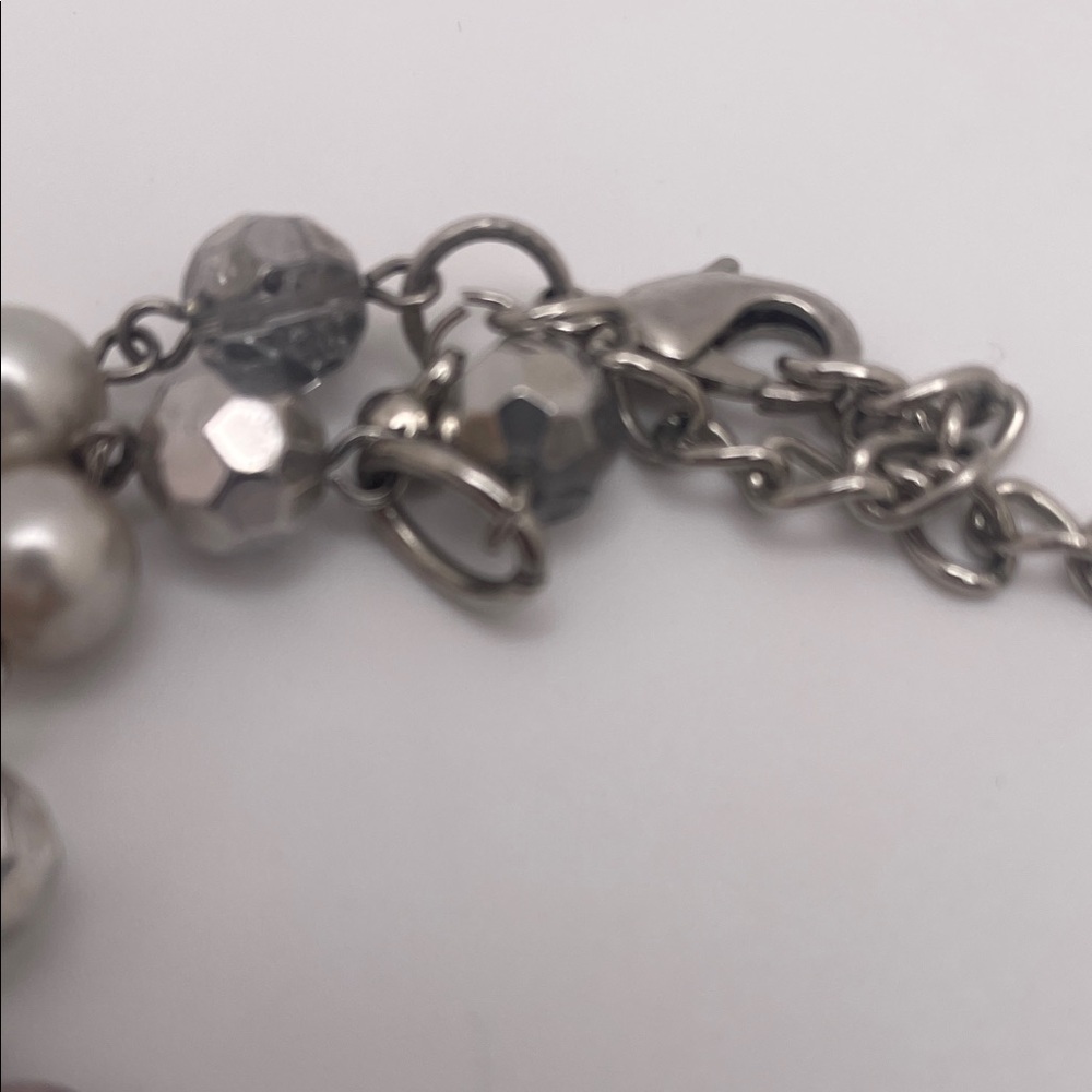 Elegant Silver and Pearl Necklace - Picture 4 of 5